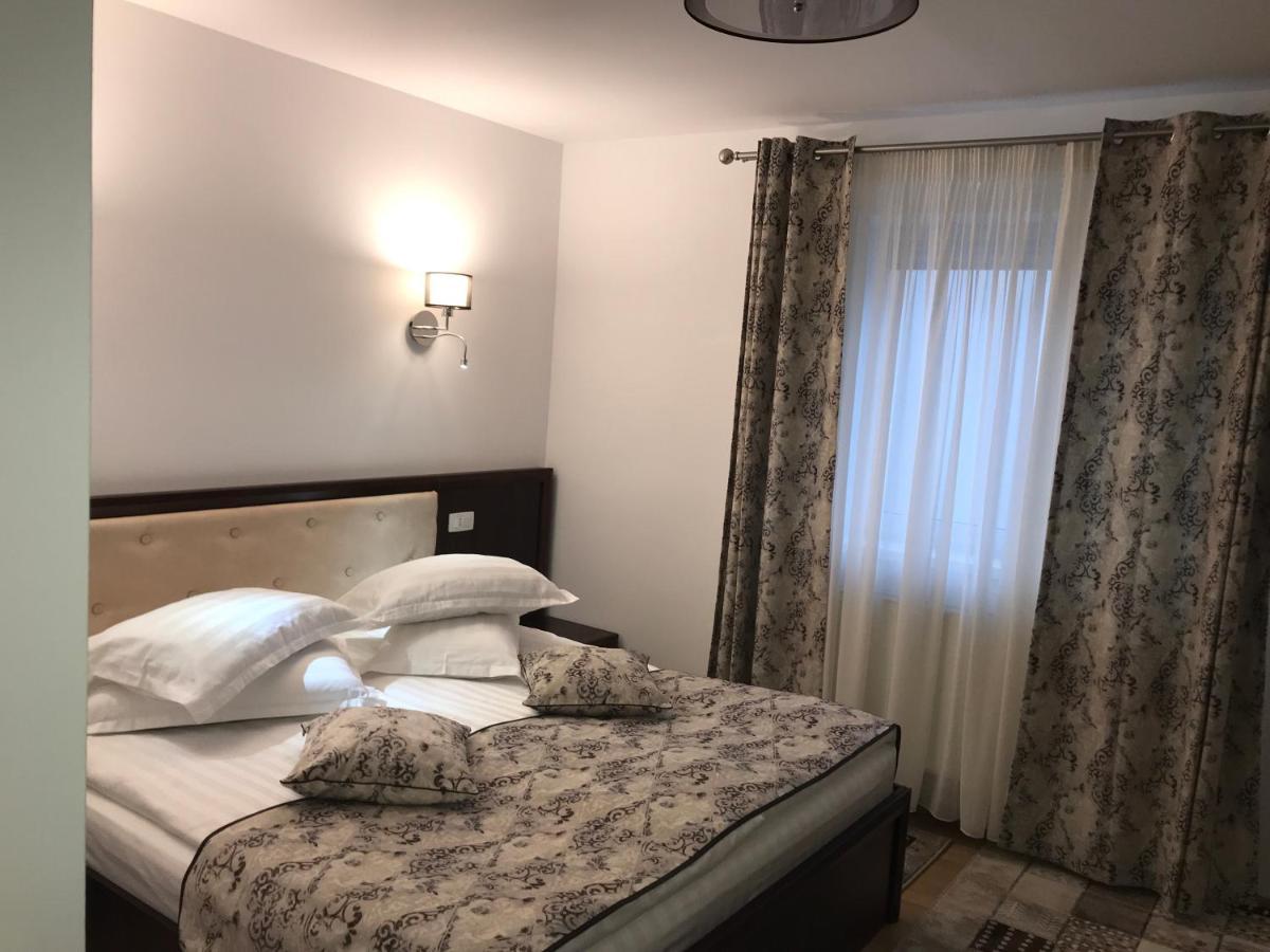 Casa Pino Hotell Braşov Eksteriør bilde