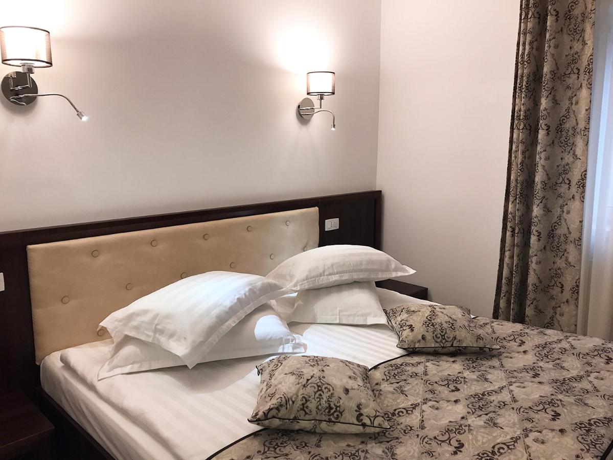 Casa Pino Hotell Braşov Eksteriør bilde