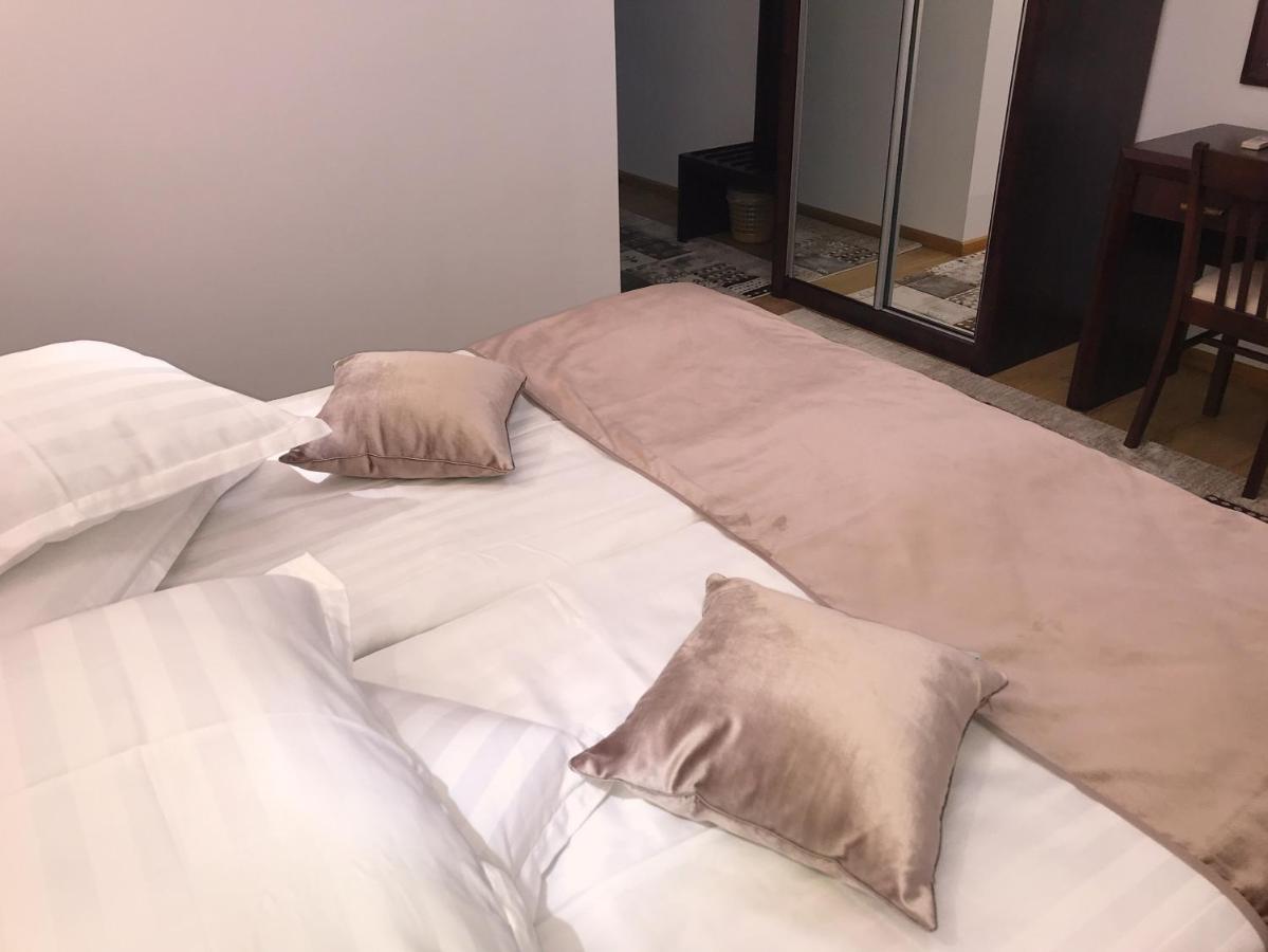 Casa Pino Hotell Braşov Eksteriør bilde